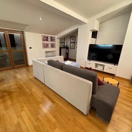 Apartment Homein 1 *